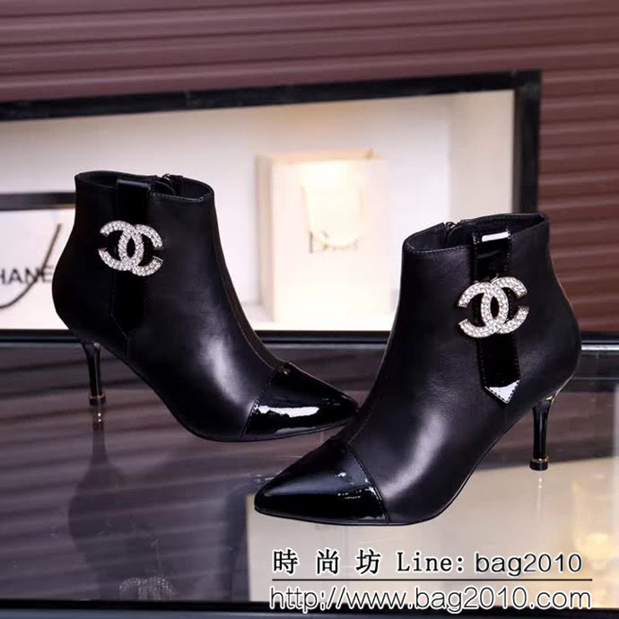 CHANEL香奈兒 經典款 牛皮+漆皮 專櫃 高跟時尚短靴 QZS2494